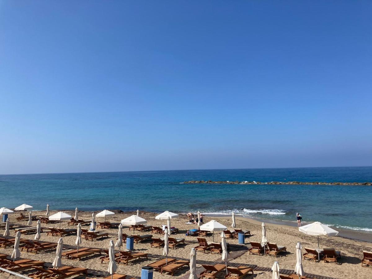 Sun Julz Apartments On The Beach Paphos Bagian luar foto