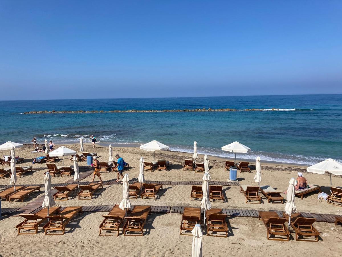 Sun Julz Apartments On The Beach Paphos Bagian luar foto
