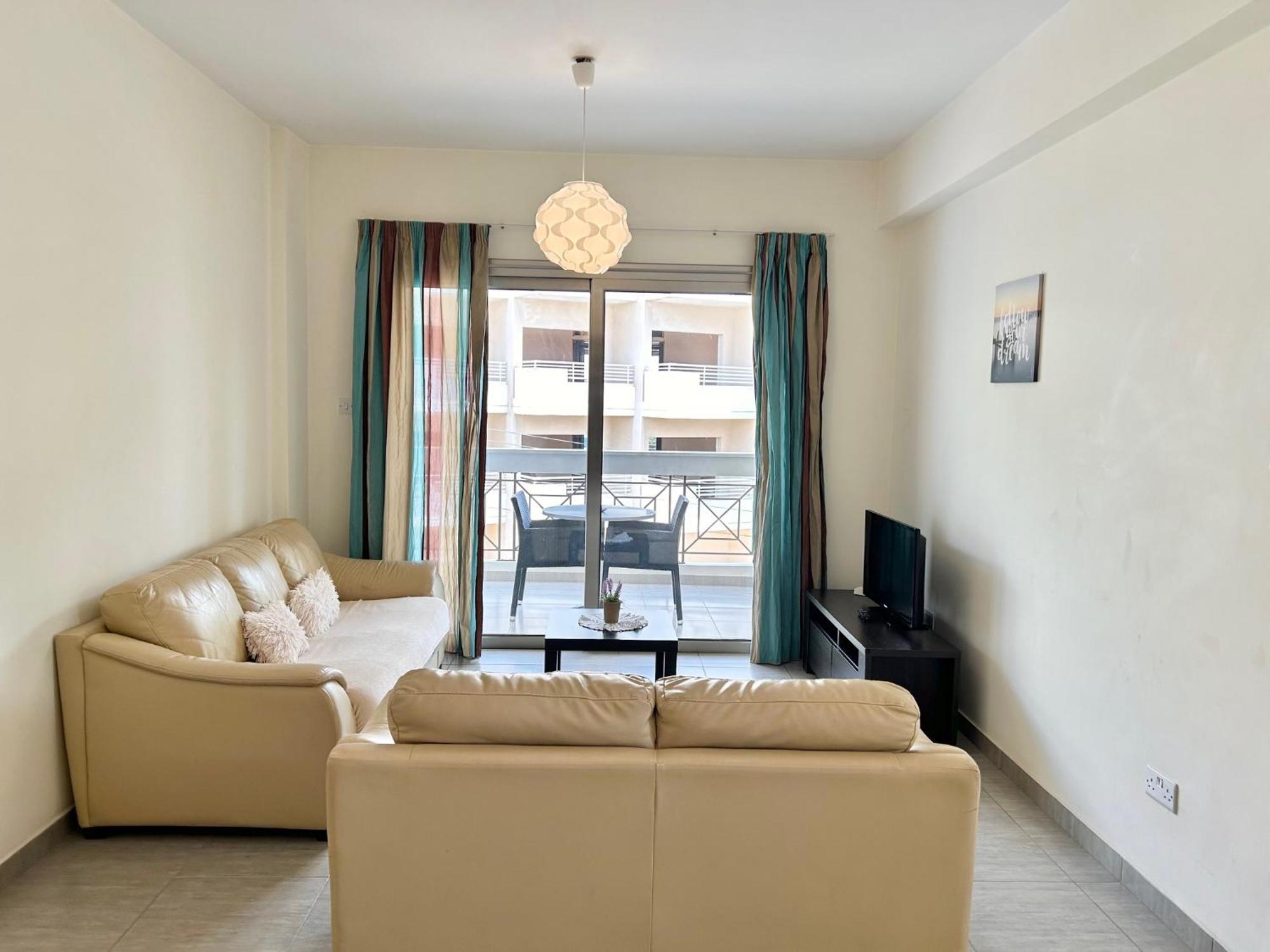 Sun Julz Apartments On The Beach Paphos Bagian luar foto