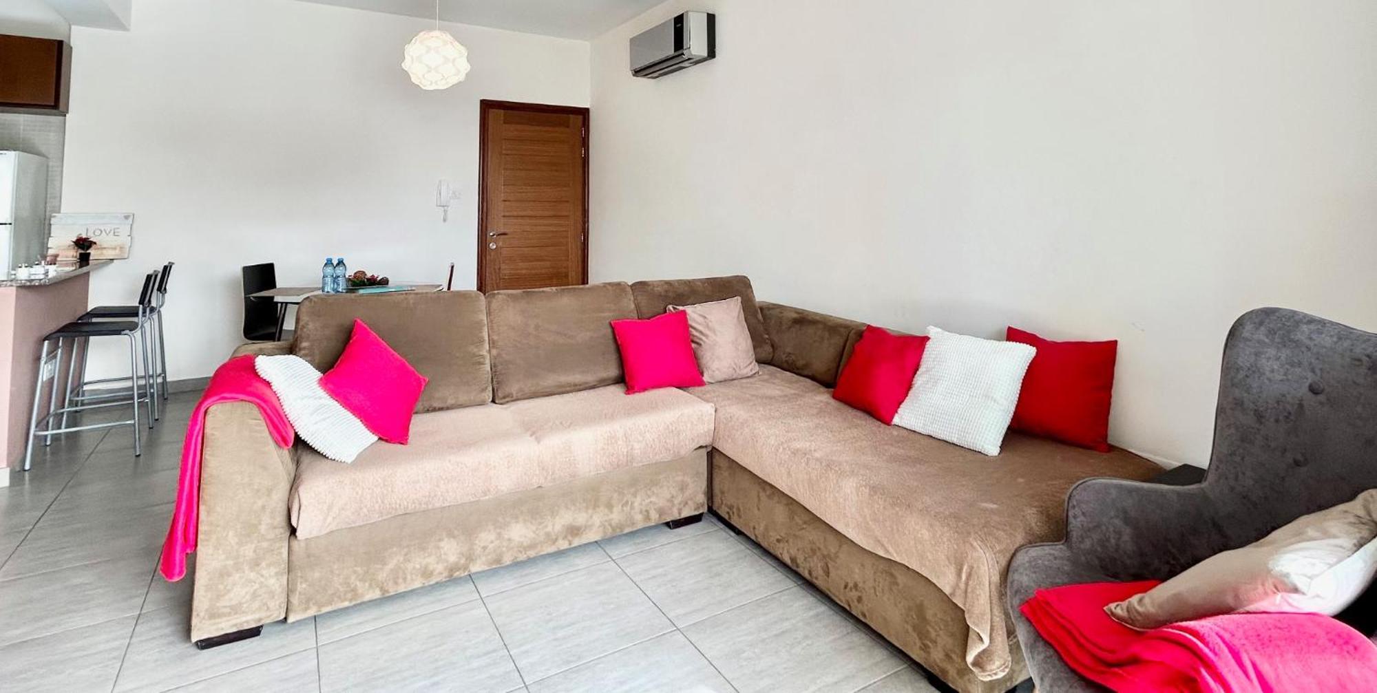 Sun Julz Apartments On The Beach Paphos Bagian luar foto