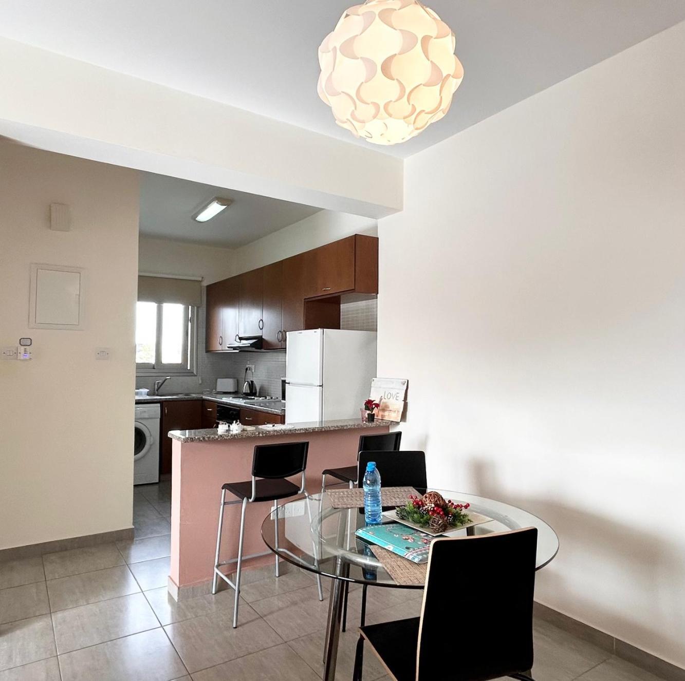 Sun Julz Apartments On The Beach Paphos Bagian luar foto