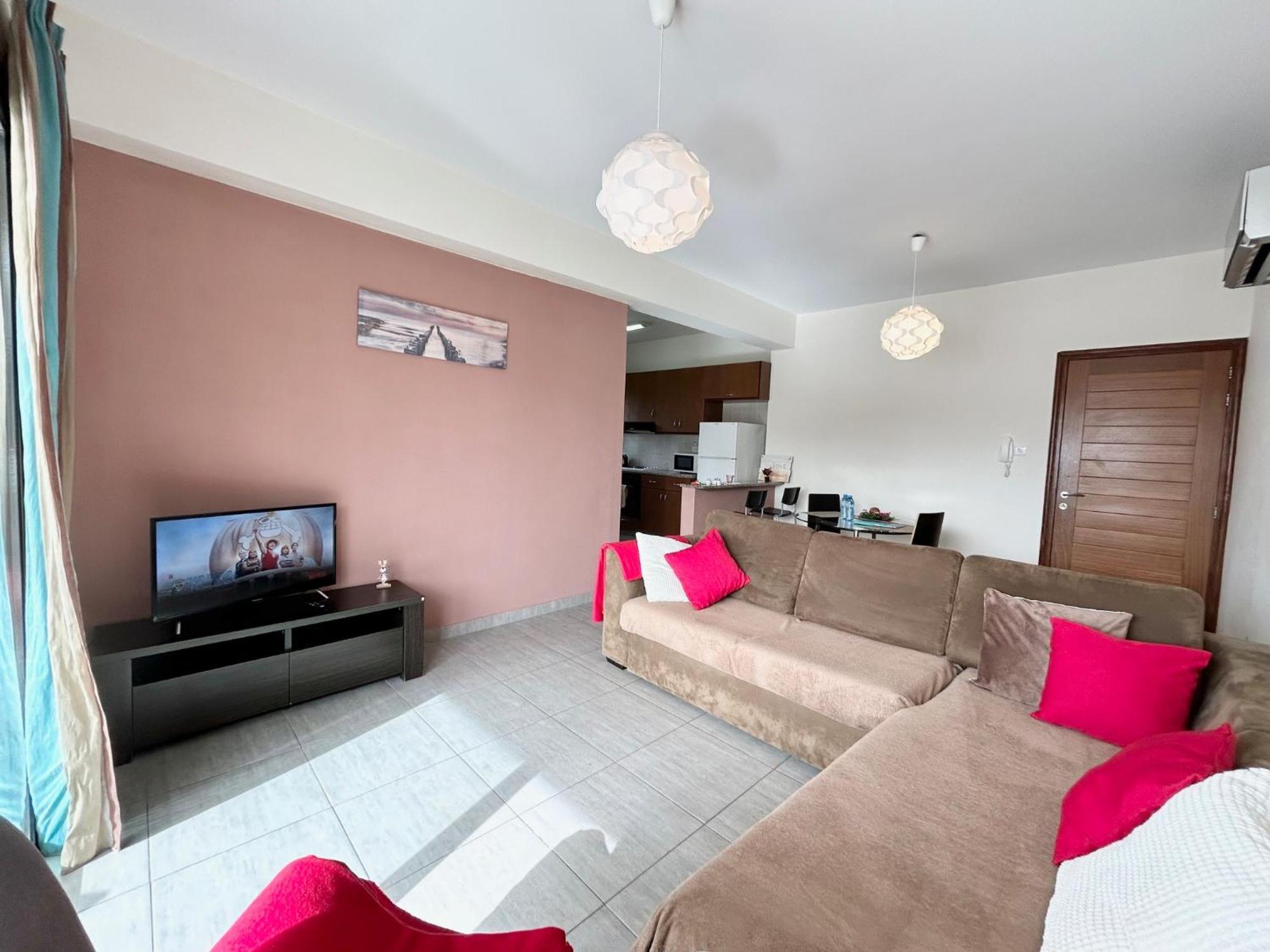 Sun Julz Apartments On The Beach Paphos Bagian luar foto