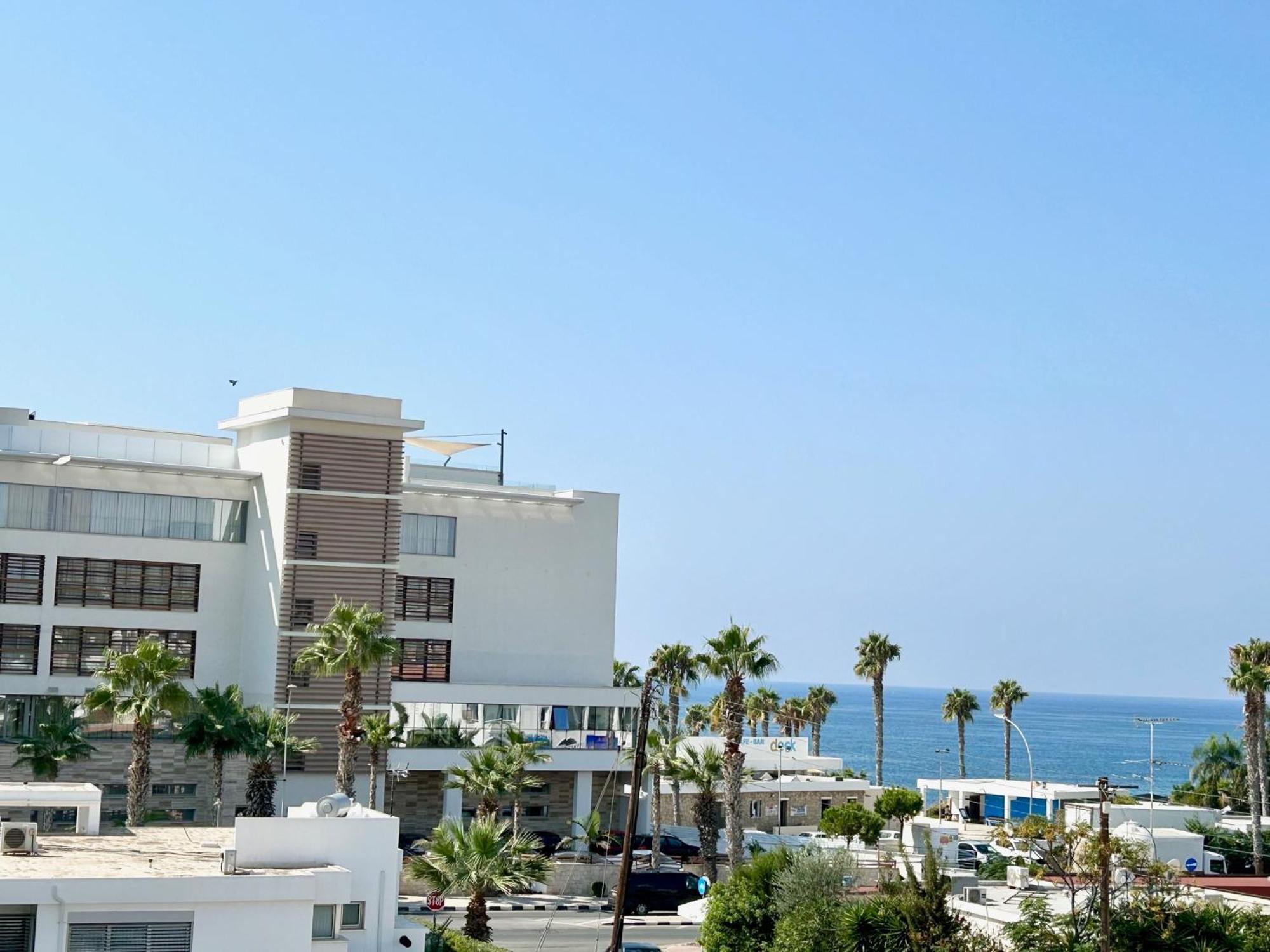 Sun Julz Apartments On The Beach Paphos Bagian luar foto