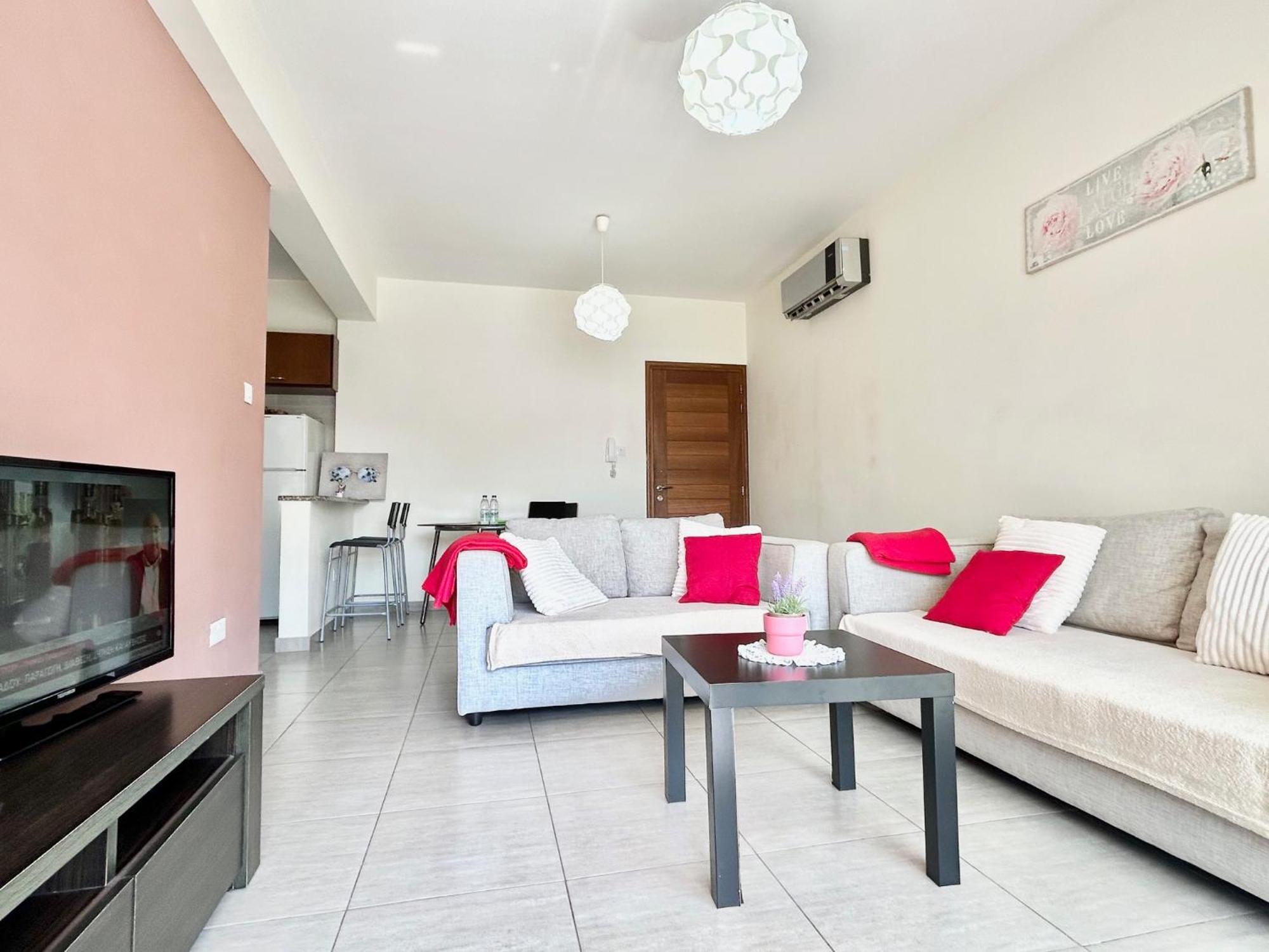 Sun Julz Apartments On The Beach Paphos Bagian luar foto