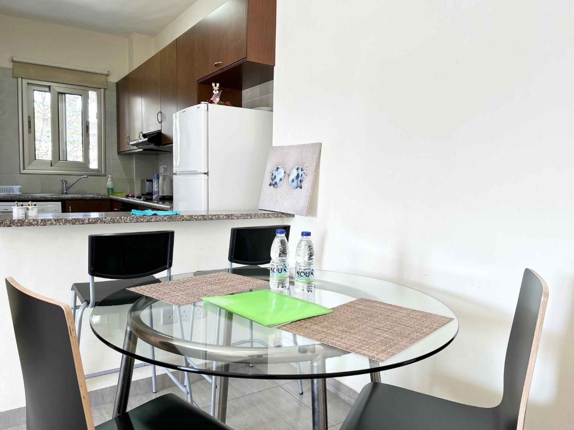 Sun Julz Apartments On The Beach Paphos Bagian luar foto