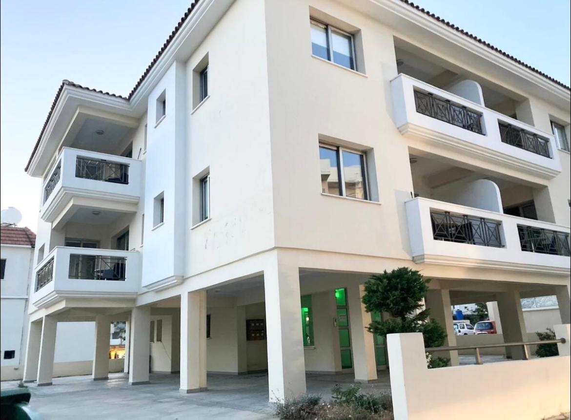 Sun Julz Apartments On The Beach Paphos Bagian luar foto