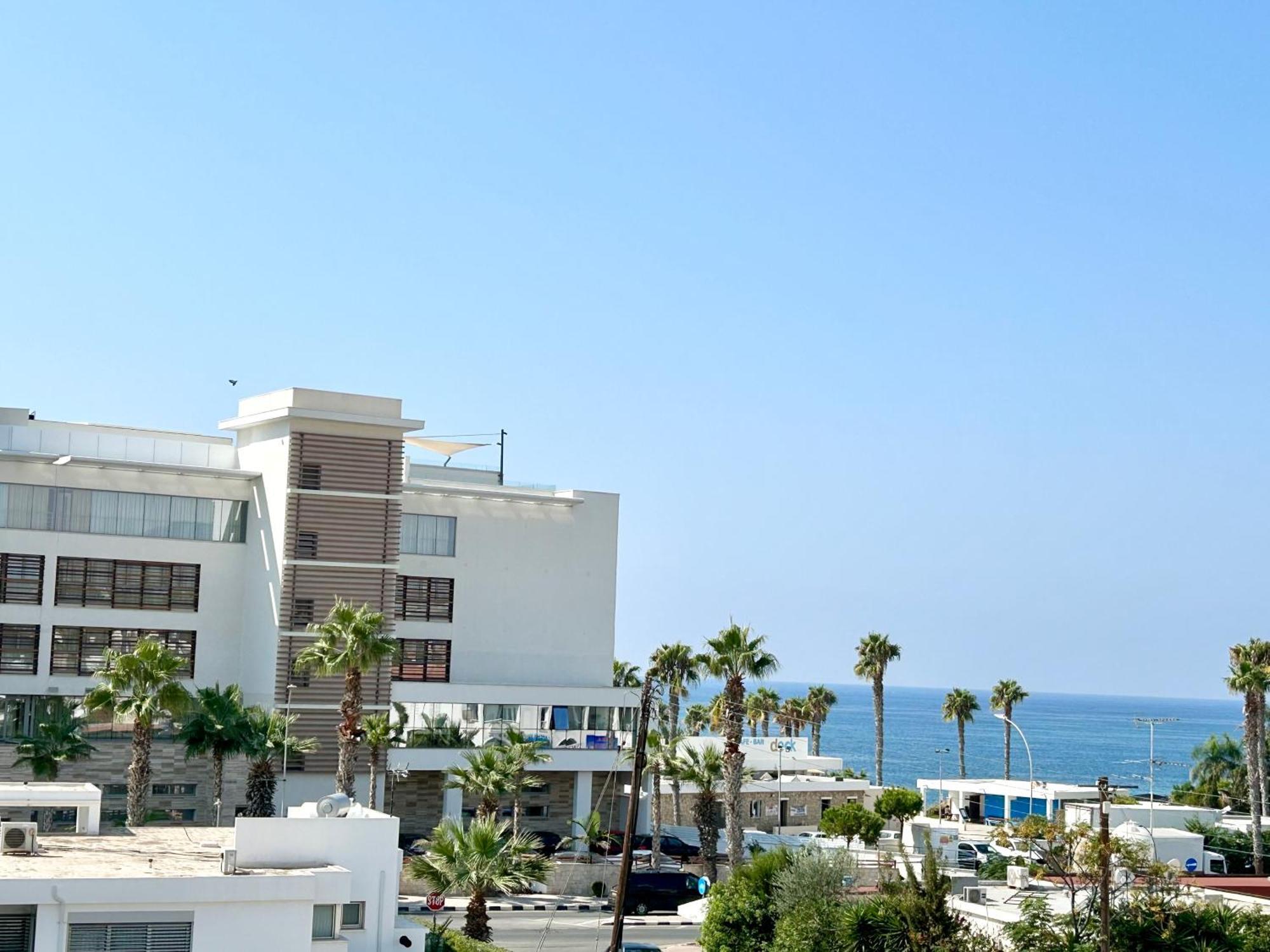 Sun Julz Apartments On The Beach Paphos Bagian luar foto