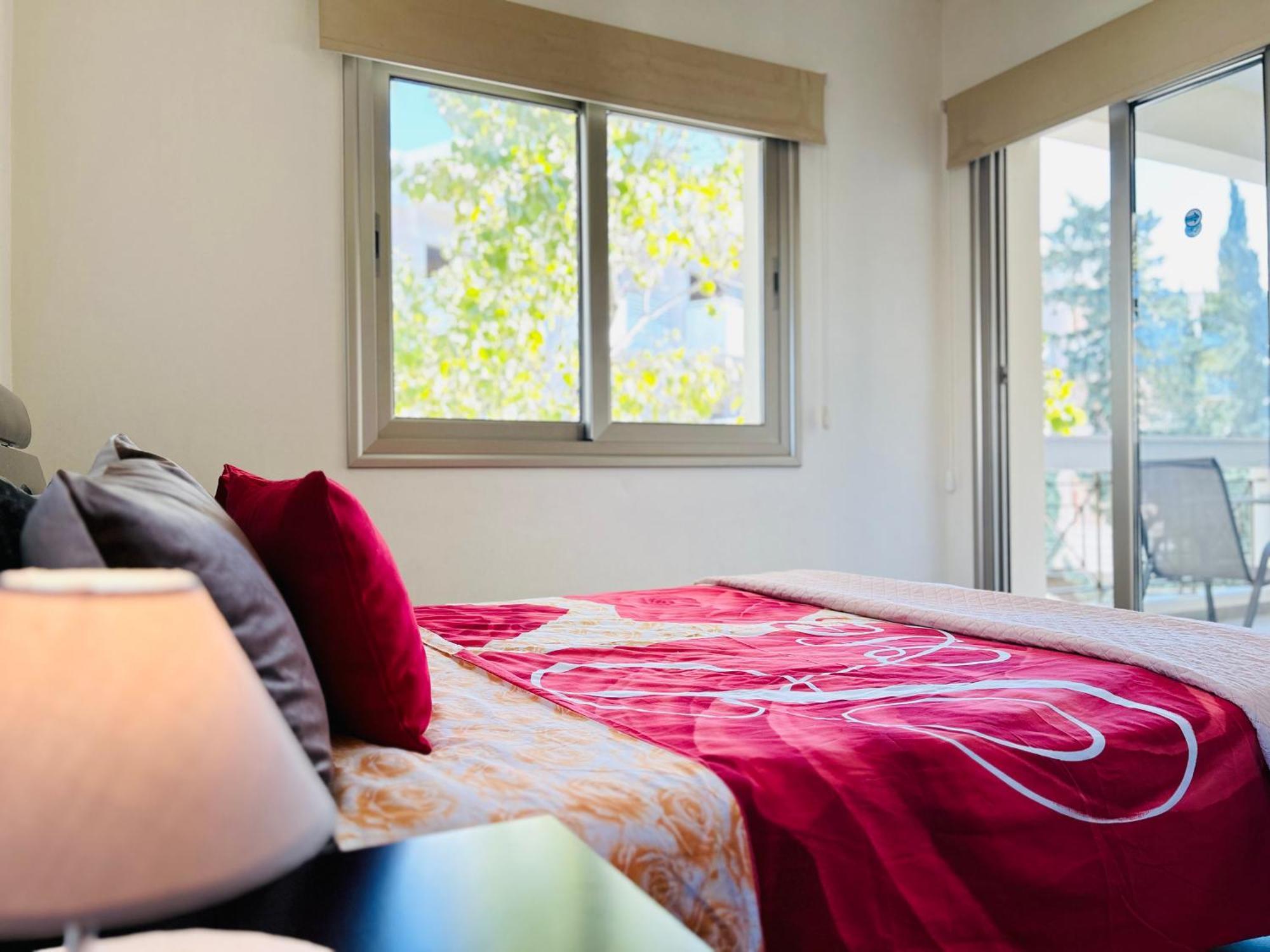 Sun Julz Apartments On The Beach Paphos Bagian luar foto