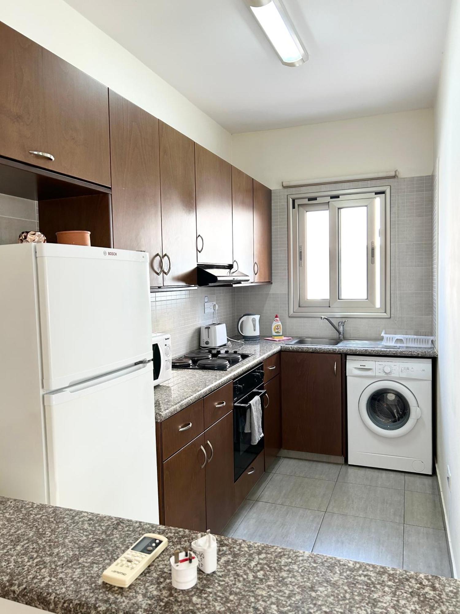 Sun Julz Apartments On The Beach Paphos Bagian luar foto