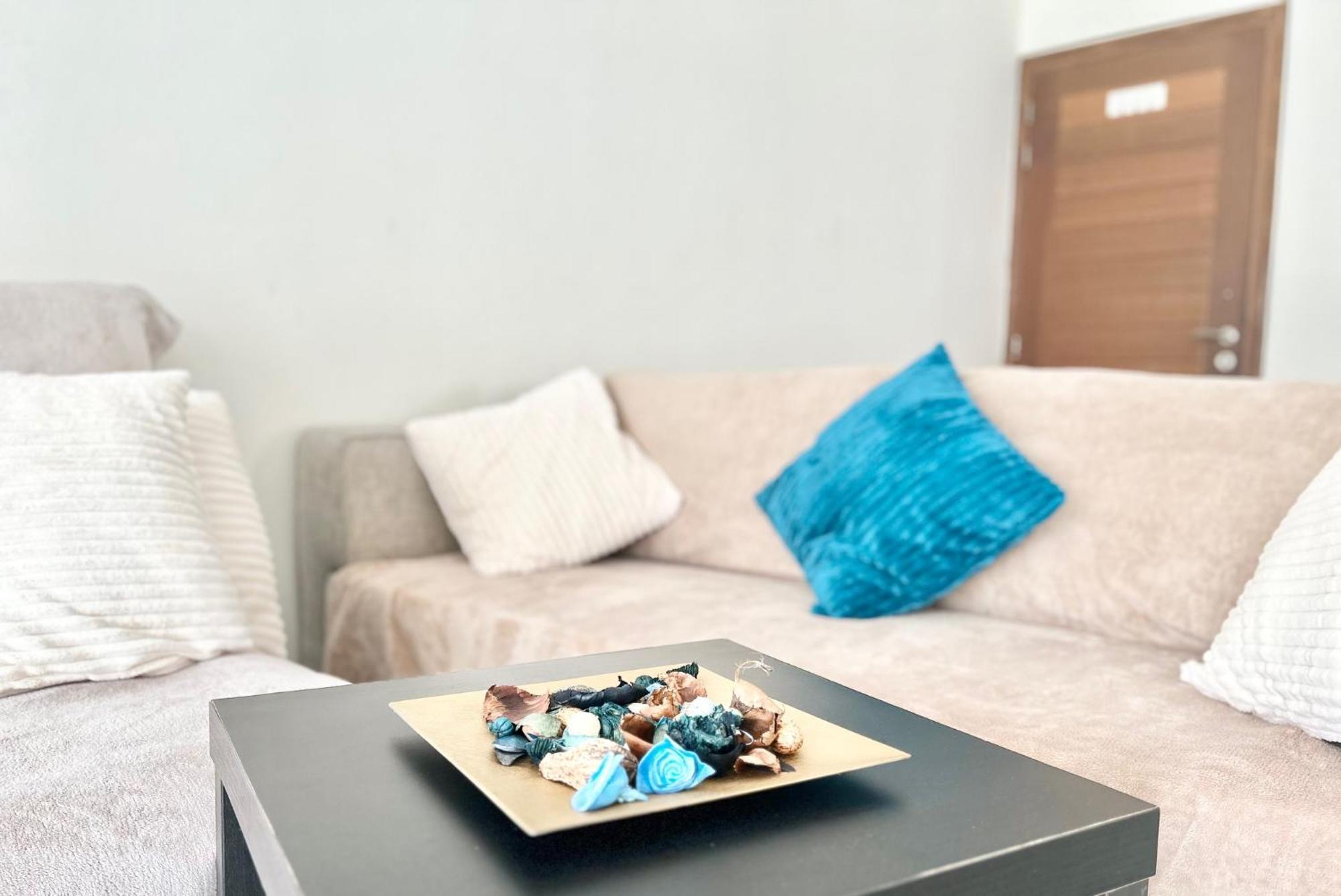 Sun Julz Apartments On The Beach Paphos Bagian luar foto