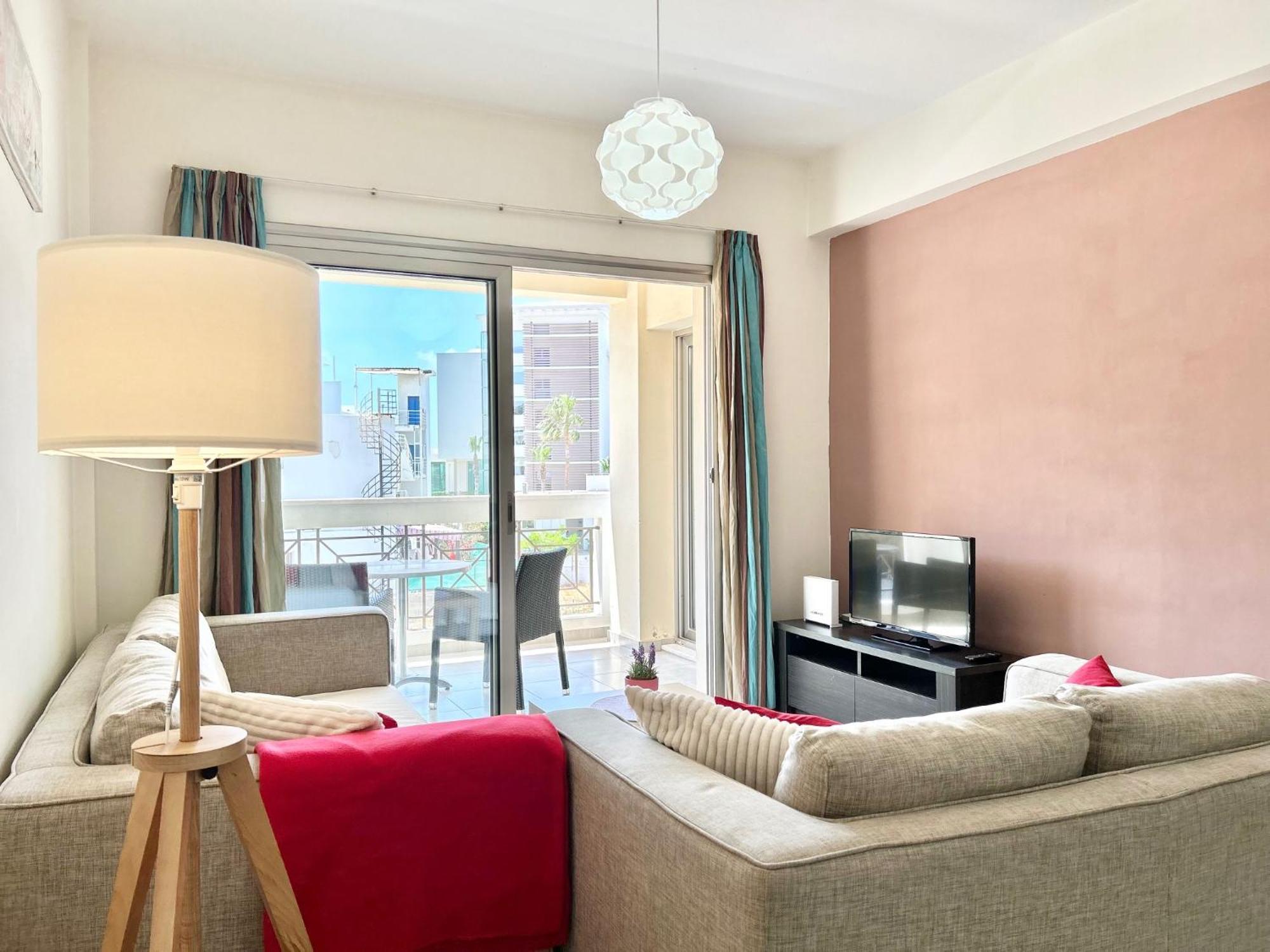 Sun Julz Apartments On The Beach Paphos Bagian luar foto