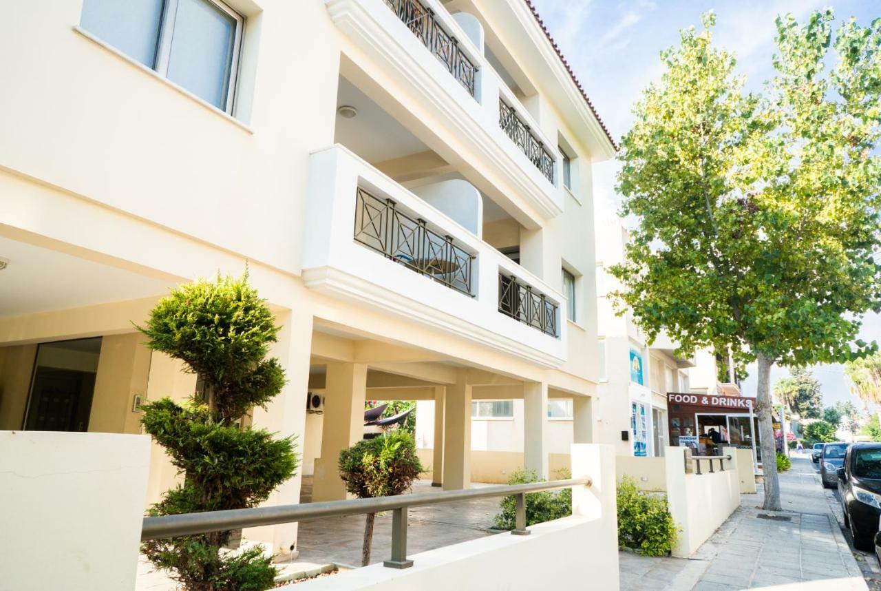 Sun Julz Apartments On The Beach Paphos Bagian luar foto